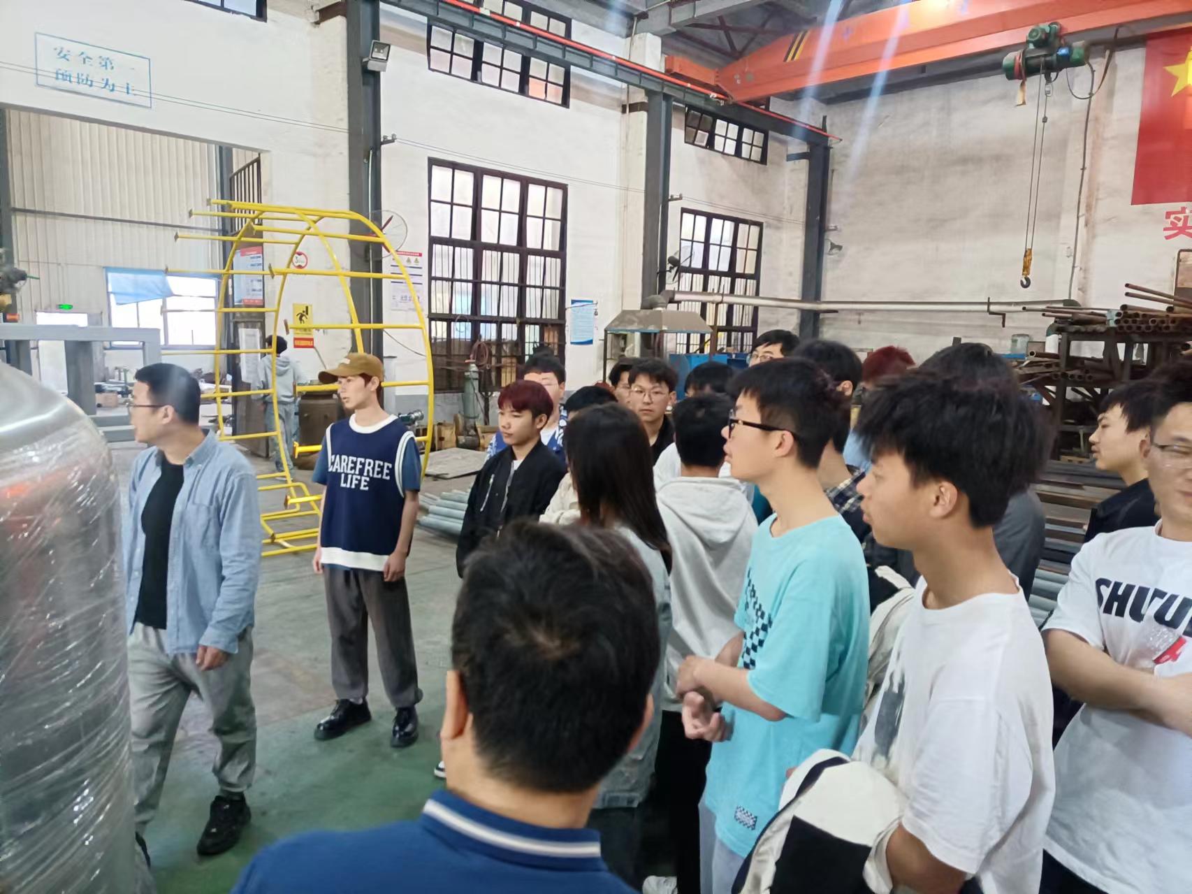 1711760910159328.jpg 3.29湖南工程学院自动化专业学生来我司认识实习3.jpg