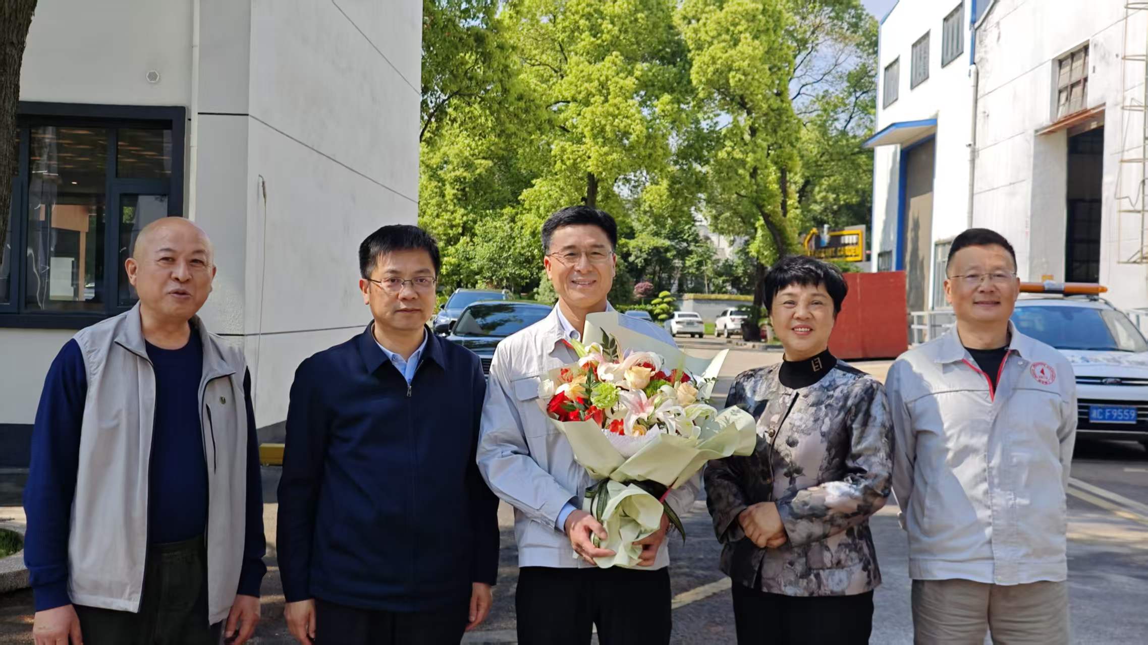 雨湖区区委书记陈小平一行走访米兰体育-米兰milan(中国)公司